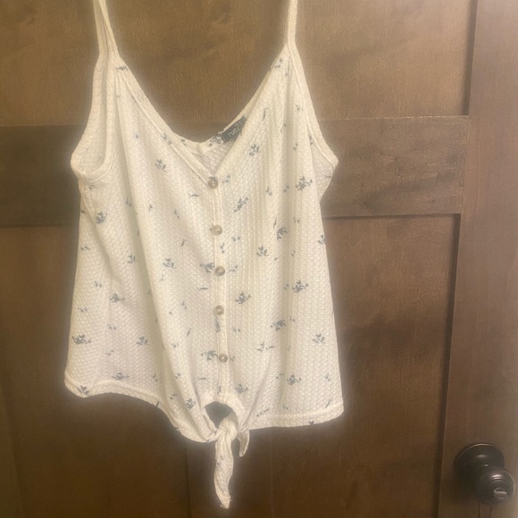Floral tie in front tank - Picture 1 of 2